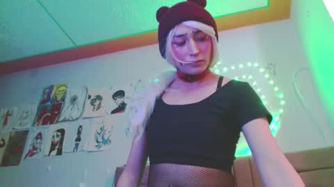 reiv_femboy online show from 03-24-26, 06:07