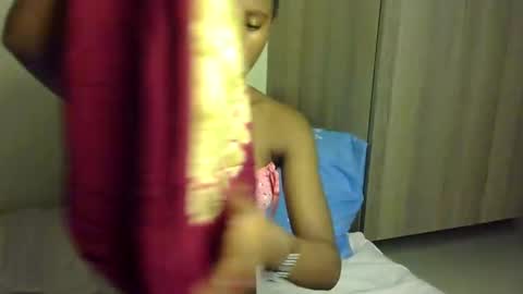 Snapshot of rellings_maya chatting on 01-21-25, 04:32 rellings-maya online show from 01-21-25, 04:32