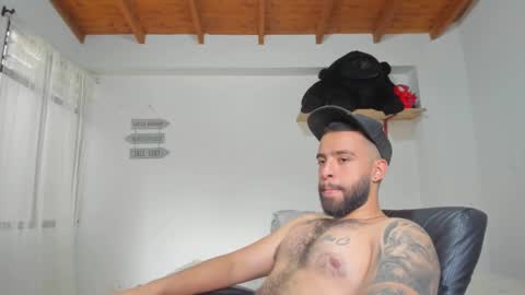 Snapshot of remy_sten chatting on 01-28-25, 09:29 Rmy Steen online show from 01-28-25, 09:29