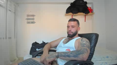 Snapshot of remy_sten chatting on 01-29-25, 09:39 Rmy Steen online show from 01-29-25, 09:39