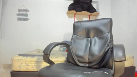 Snapshot of remy_sten chatting on 02-03-25, 01:19 Rmy Steen online show from 02-03-25, 01:19