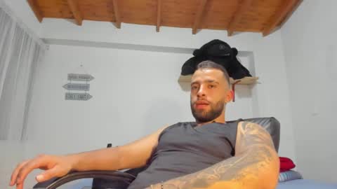 Snapshot of remy_sten chatting on 02-13-25, 11:37 Rmy Steen online show from 02-13-25, 11:37