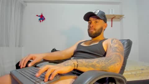 Snapshot of remy_sten chatting on 10-25-25, 11:10 Rmy Steen online show from 10-25-25, 11:10