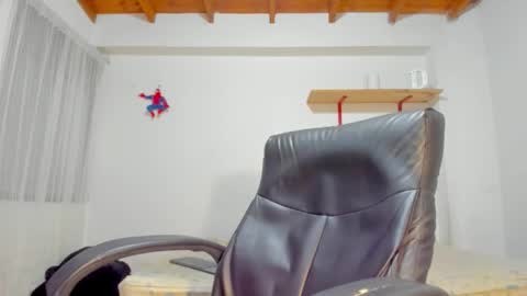 Snapshot of remy_sten chatting on 11-22-25, 01:37 Rmy Steen online show from 11-22-25, 01:37