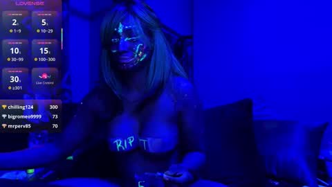 Snapshot of remyxavier chatting on 11-17-25, 01:33 remyxavier online show from 11-17-25, 01:33