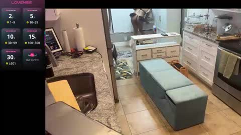 Snapshot of remyxavier chatting on 11-30-25, 03:21 remyxavier online show from 11-30-25, 03:21