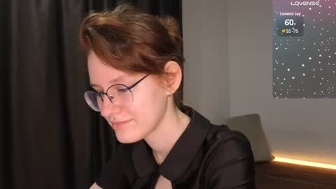 Snapshot of renaeblaski chatting on 06-10-26, 06:51 Claire online show from 06-10-26, 06:51