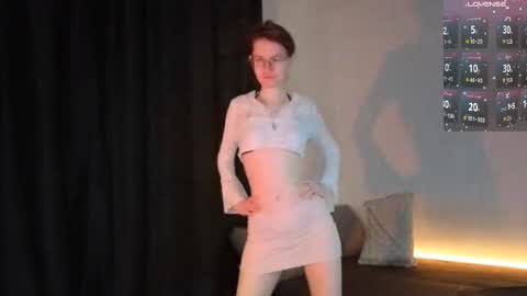 Snapshot of renaeblaski chatting on 06-12-26, 06:18 Claire online show from 06-12-26, 06:18