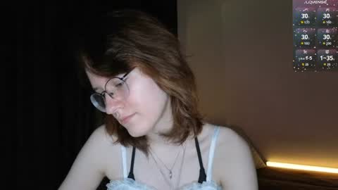 Snapshot of renaeblaski chatting on 06-14-26, 06:21 Claire online show from 06-14-26, 06:21
