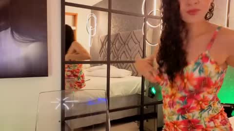 Snapshot of renata_cruz_ chatting on 05-30-26, 11:29 Renata 3 online show from 05-30-26, 11:29
