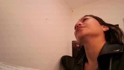 Snapshot of renataj chatting on 09-18-25, 01:35 renataj online show from 09-18-25, 01:35