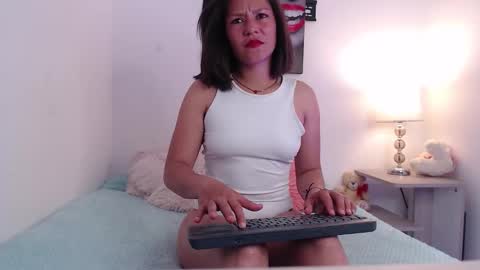 Snapshot of renataj chatting on 10-24-25, 11:34 renataj online show from 10-24-25, 11:34