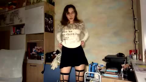 Mia online show from 02-18-26, 04:58