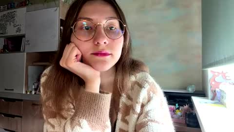 Mia online show from 04-28-26, 12:10