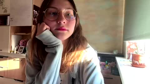 Mia online show from 04-29-26, 02:32