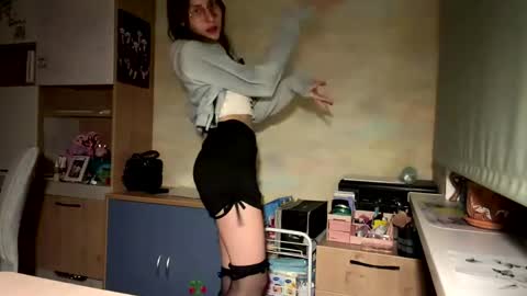 Mia online show from 04-29-26, 05:30