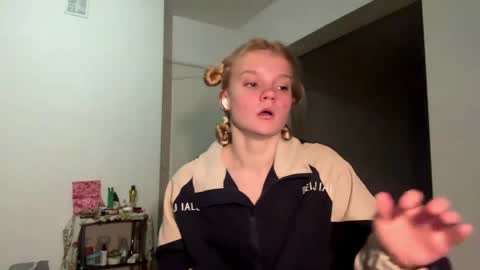 Snapshot of rendabecnel chatting on 04-10-26, 01:11 Tiffany online show from 04-10-26, 01:11