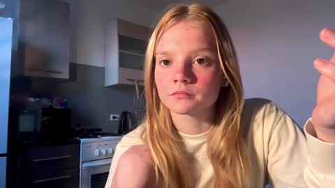 Snapshot of rendabecnel chatting on 04-18-26, 02:37 Tiffany online show from 04-18-26, 02:37