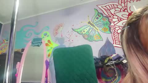 Snapshot of rene_heartz99 chatting on 10-19-25, 11:33 Naughty closet slut here to suck all your friends off  online show from 10-19-25, 11:33