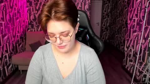 Snapshot of renee_turner chatting on 12-15-24, 12:29 renee_turner online show from 12-15-24, 12:29