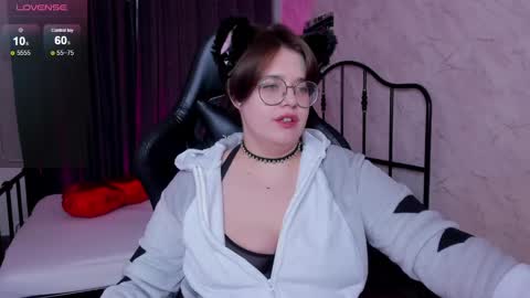 Snapshot of renee_turner chatting on 03-11-25, 09:34 renee_turner online show from 03-11-25, 09:34