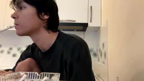 Snapshot of respirra chatting on 10-29-25, 07:43 Aiqo online show from 10-29-25, 07:43