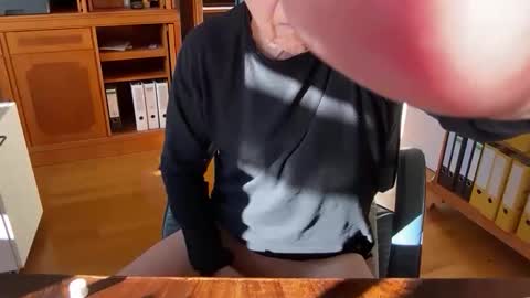 Snapshot of reteid chatting on 01-19-26, 12:31 reteid online show from 01-19-26, 12:31