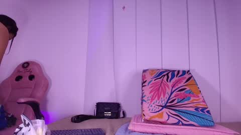 Snapshot of reven_lilith chatting on 10-17-25, 03:10 REVEN online show from 10-17-25, 03:10