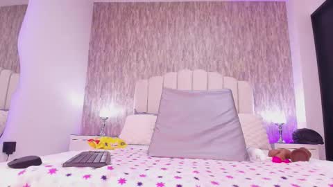 Snapshot of reven_lilith chatting on 11-11-25, 03:06 REVEN online show from 11-11-25, 03:06