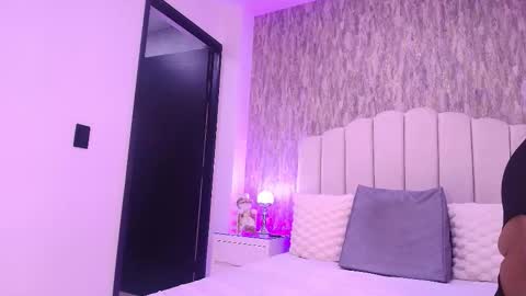 Snapshot of reven_lilith chatting on 11-25-25, 03:06 REVEN online show from 11-25-25, 03:06