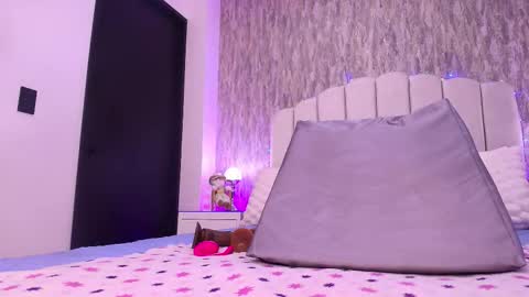 Snapshot of reven_lilith chatting on 11-28-25, 03:09 REVEN online show from 11-28-25, 03:09