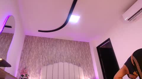 Snapshot of reven_lilith chatting on 12-14-25, 03:01 REVEN online show from 12-14-25, 03:01