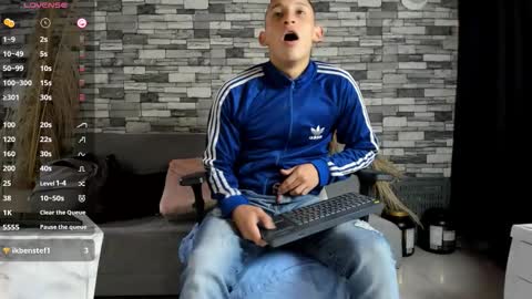 Snapshot of rey_masterhot chatting on 10-02-25, 10:06 reymasterhot online show from 10-02-25, 10:06