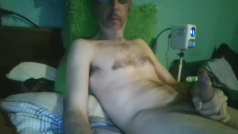 Snapshot of reyes_albert2006 chatting on 02-18-25, 06:15 reyes_albert2006 online show from 02-18-25, 06:15