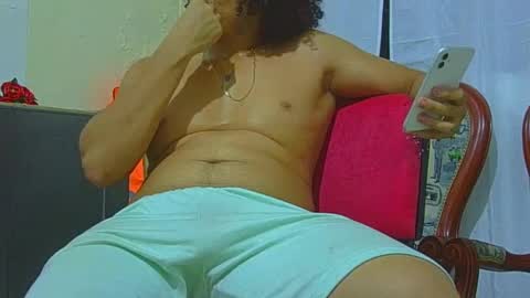 Snapshot of reylunaxxx chatting on 09-13-25, 07:41 REYHOT online show from 09-13-25, 07:41