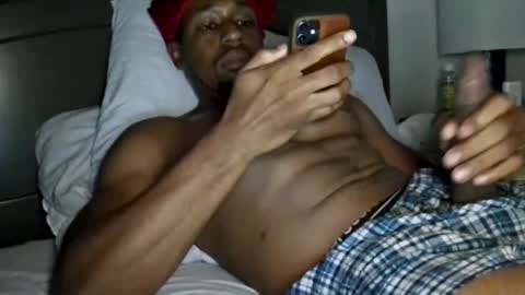 Snapshot of rfryre chatting on 06-10-26, 10:36 Taye online show from 06-10-26, 10:36