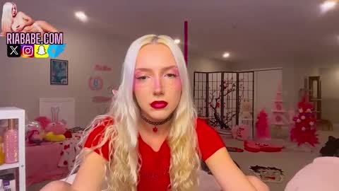 Snapshot of riababe chatting on 12-23-25, 04:10 ria online show from 12-23-25, 04:10