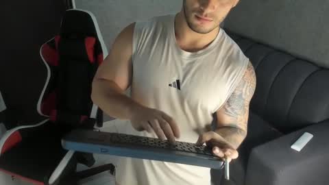 ricardogonzalez666 online show from 02-10-25, 05:19