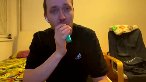 Snapshot of ricciardio chatting on 02-12-25, 08:50 ricciardio online show from 02-12-25, 08:50