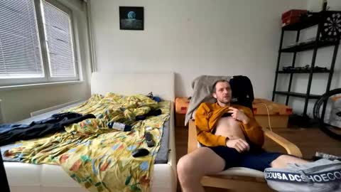 Snapshot of ricciardio chatting on 10-11-25, 12:04 ricciardio online show from 10-11-25, 12:04