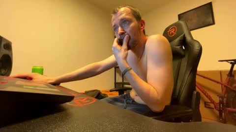 Snapshot of ricciardio chatting on 10-12-25, 03:55 ricciardio online show from 10-12-25, 03:55