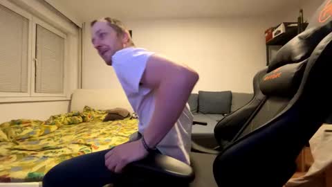 Snapshot of ricciardio chatting on 11-04-25, 04:39 ricciardio online show from 11-04-25, 04:39