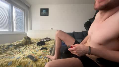 Snapshot of ricciardio chatting on 12-15-25, 11:36 ricciardio online show from 12-15-25, 11:36