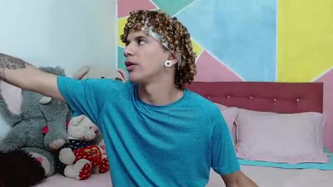 Snapshot of rich_de_la_rosa chatting on 01-24-25, 10:08 rich and kitty online show from 01-24-25, 10:08