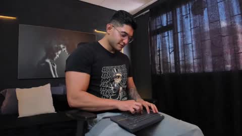 Snapshot of richard_milleer chatting on 01-21-25, 01:32 Ricardo online show from 01-21-25, 01:32