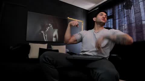 Snapshot of richard_milleer chatting on 02-10-25, 01:44 Ricardo online show from 02-10-25, 01:44