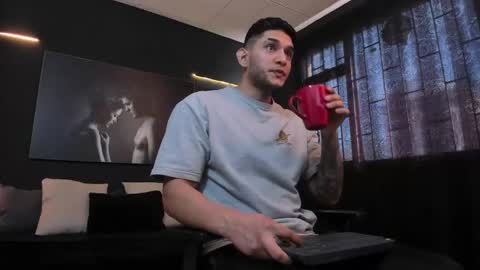 Snapshot of richard_milleer chatting on 02-19-25, 12:44 Ricardo online show from 02-19-25, 12:44