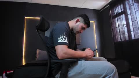 Snapshot of richard_milleer chatting on 02-23-25, 06:34 Ricardo online show from 02-23-25, 06:34