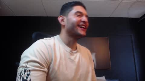 Snapshot of richard_milleer chatting on 12-04-25, 01:31 Ricardo online show from 12-04-25, 01:31