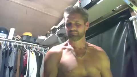 Snapshot of richie00731 chatting on 10-07-25, 05:37 Rich online show from 10-07-25, 05:37